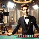 En dealer.i ett livecasinospel. Dealern befinner sig framför ett spelbord i en spelstudio med starka lampor och en kamera.